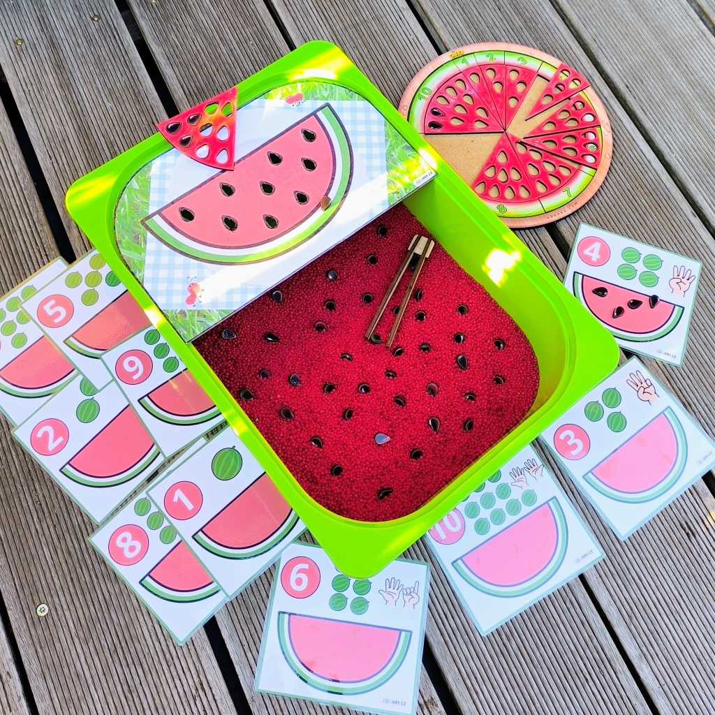 Aktivity letní meloun sensory počítání semínek smyslohraní